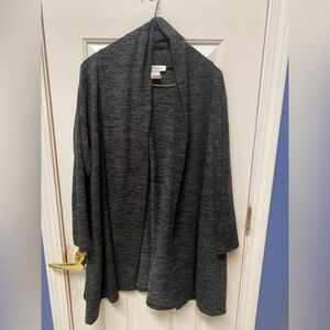 Cozy Gray Shawl Collar Cardigan
Sweater
Size: 2X stitchwurks